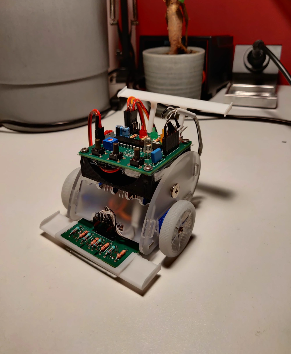 Concours IUT GEII - Robot suiveur de ligne vainqueur (2021)